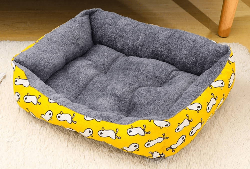 Coussin chat jaune gris tissu peluche confort optimal