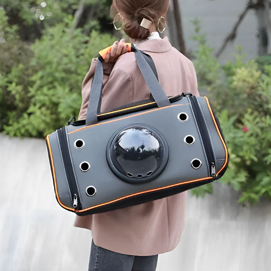 femme montre sac transport orange gris