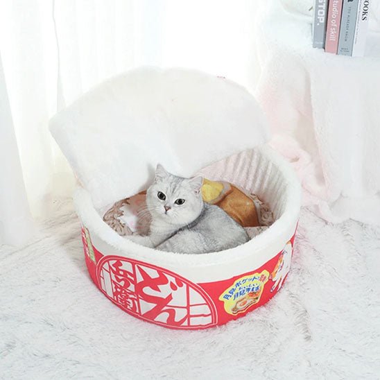Chat assis dans panier pour chat rouge-Bol à Ronrons