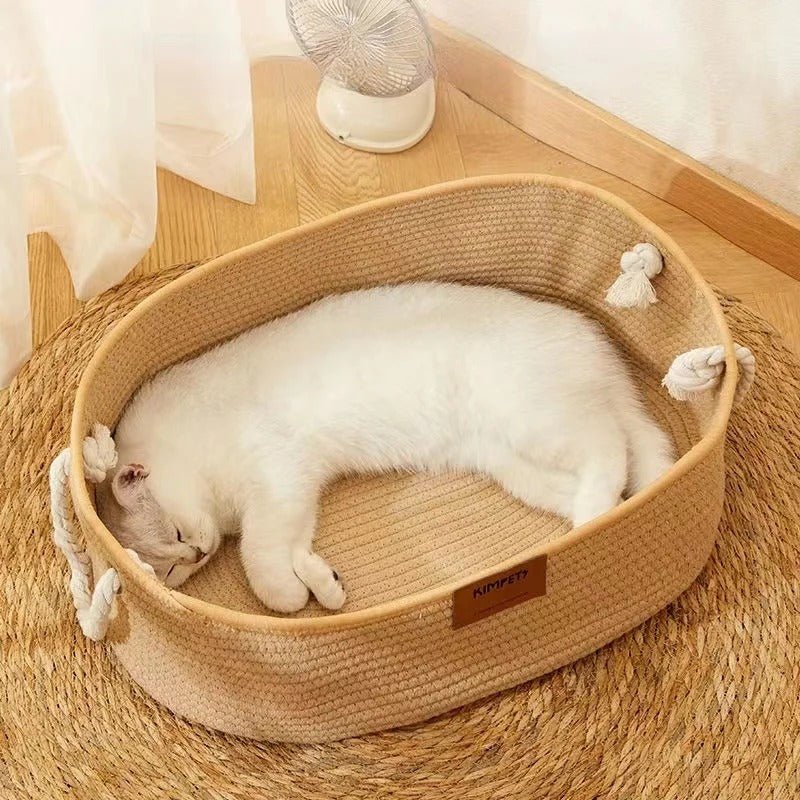 chat complètement endormis dans panier chat rotin Rotinou