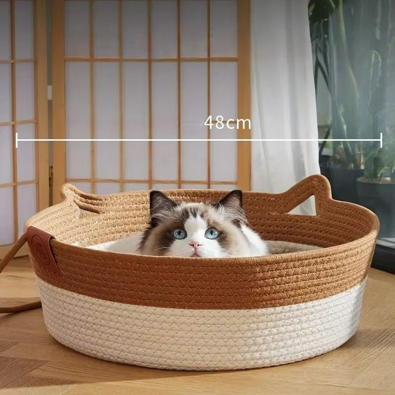 minou joue cache cache dans panier pour chat en rotin NatureCat