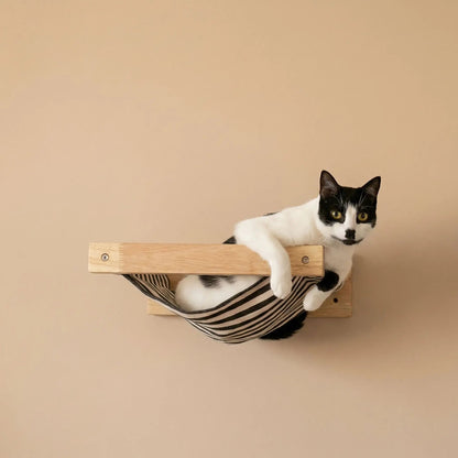 hamac chat mural bois naturel tissu rayé fond beige