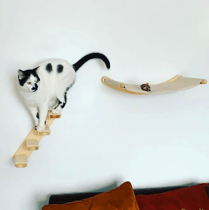 chat promène dans arbre à chat mural VerticalFélin