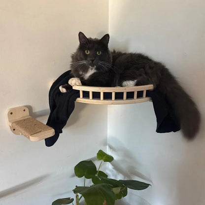 gros minet bien couché dans arbre a chat murale CompactPerch