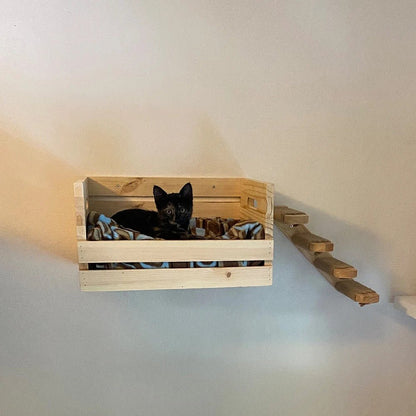 chat noir couché bac bois mural