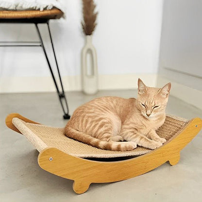 petite chatte rousse endormis sur griffoir a chat design Élégance
