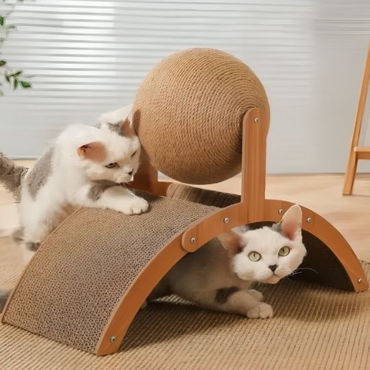 griffoir chat design avec boule à gratter en sisal et surface courbée en carton haute densité