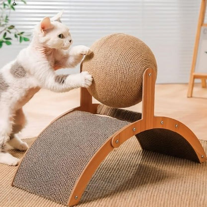 chat jouant avec griffoir design équipé dune boule à gratter en sisal naturel