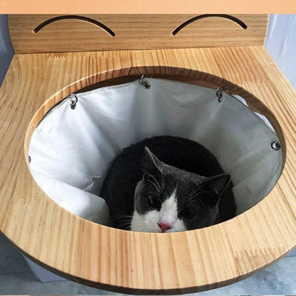 chaton gris blanc couché dedans hamac mural pour chat
