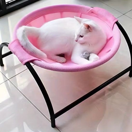 hamac pour chat rose avec chat blanc