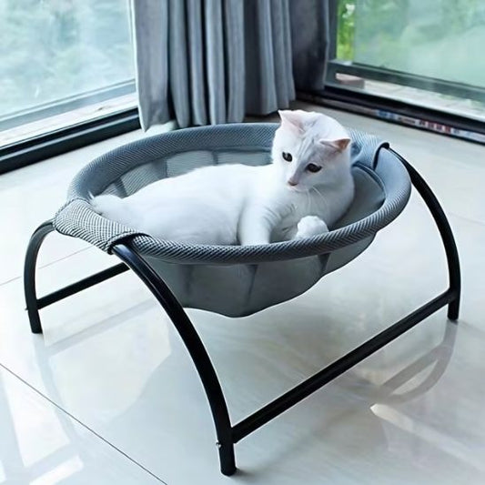 hamac pour chat gris avec chat blanc allongé