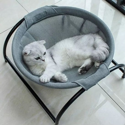 minet blanc étendu dans hamac pour chat gris CozyPaws