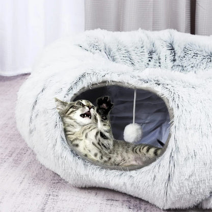 niche à chat avec balle suspendue et tunnel de jeu