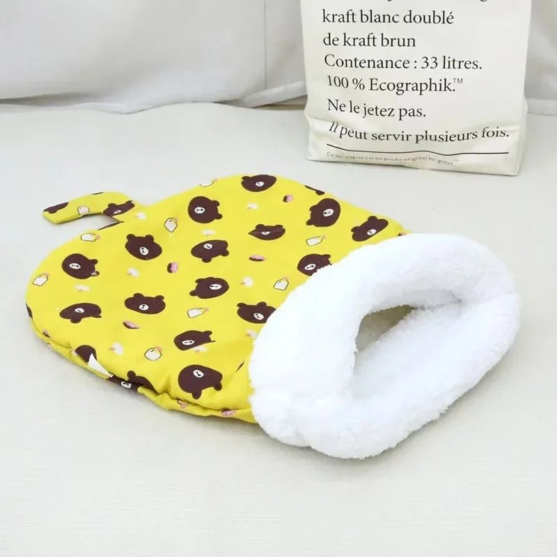 chat niche sac de couchage jaune motif ours