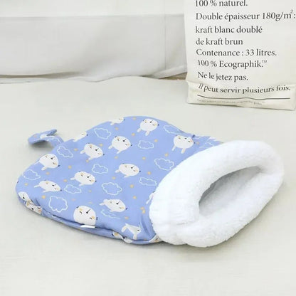 chat niche sac de couchage bleu motif lapins