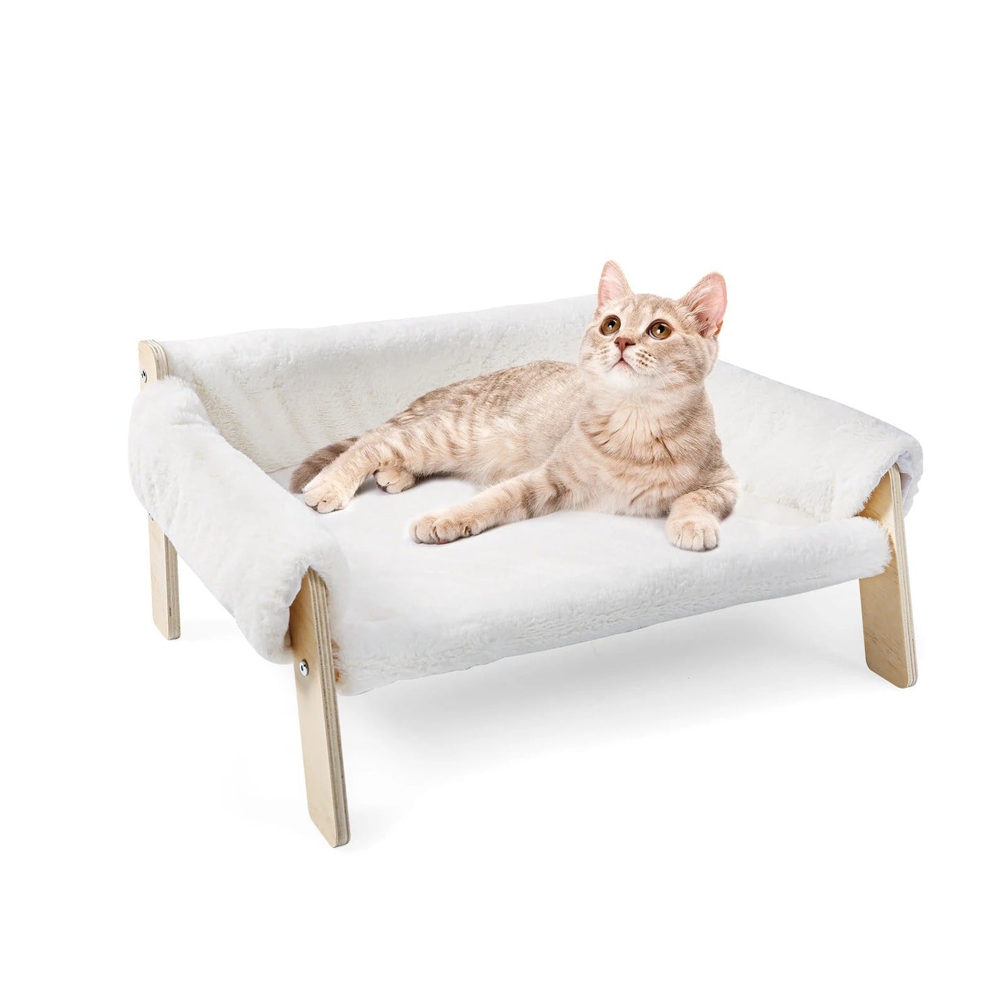 panier chat design blanc sur pieds en bois avec chat confortablement allongé