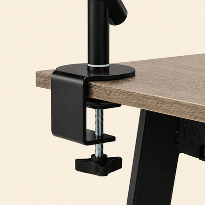 Système de fixation robuste du panier suspendu pour chat installé sur une table