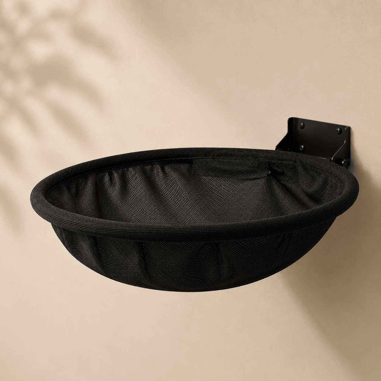 panier mural chat noir suspendu avec design moderne