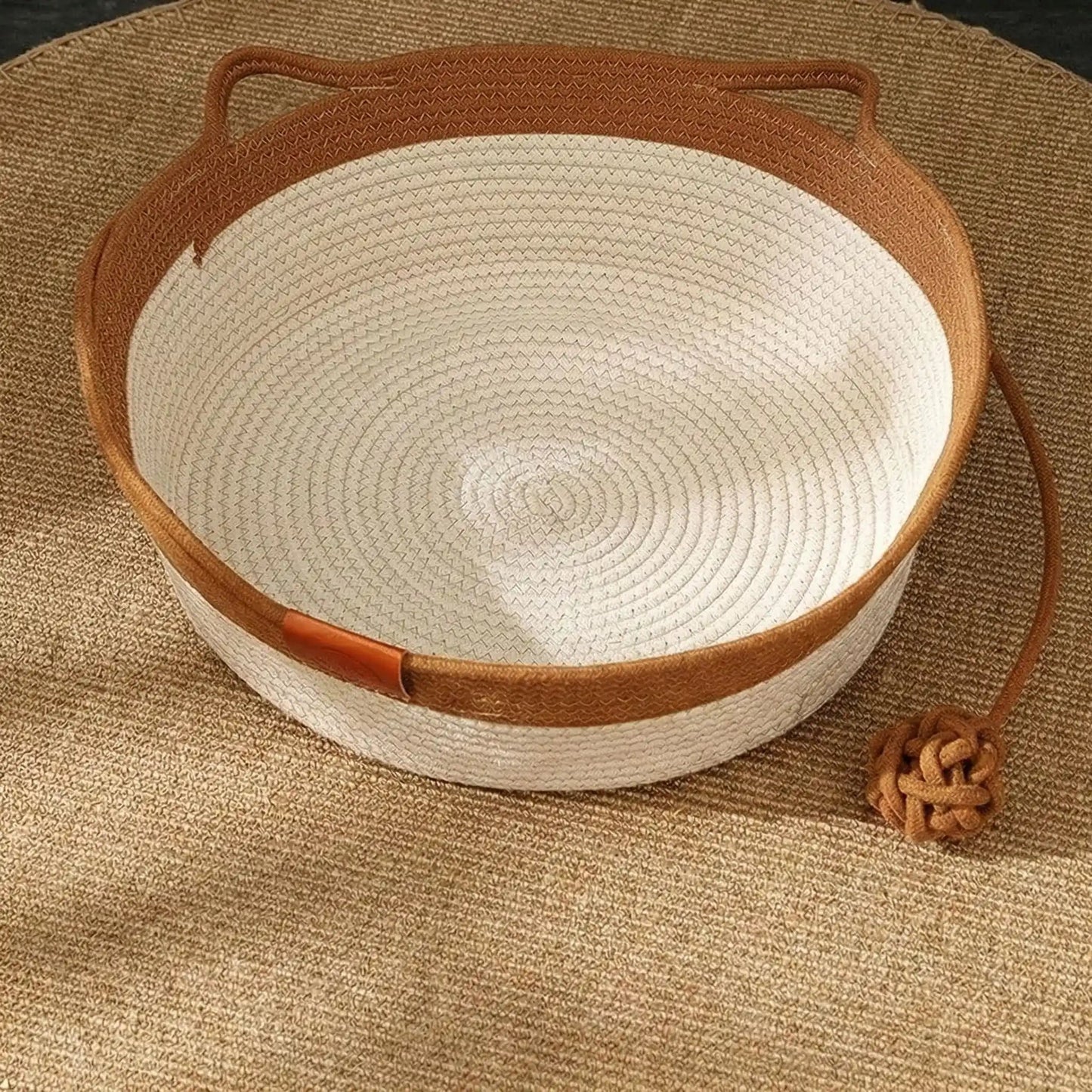 panier pour chat en rotin camel et écru