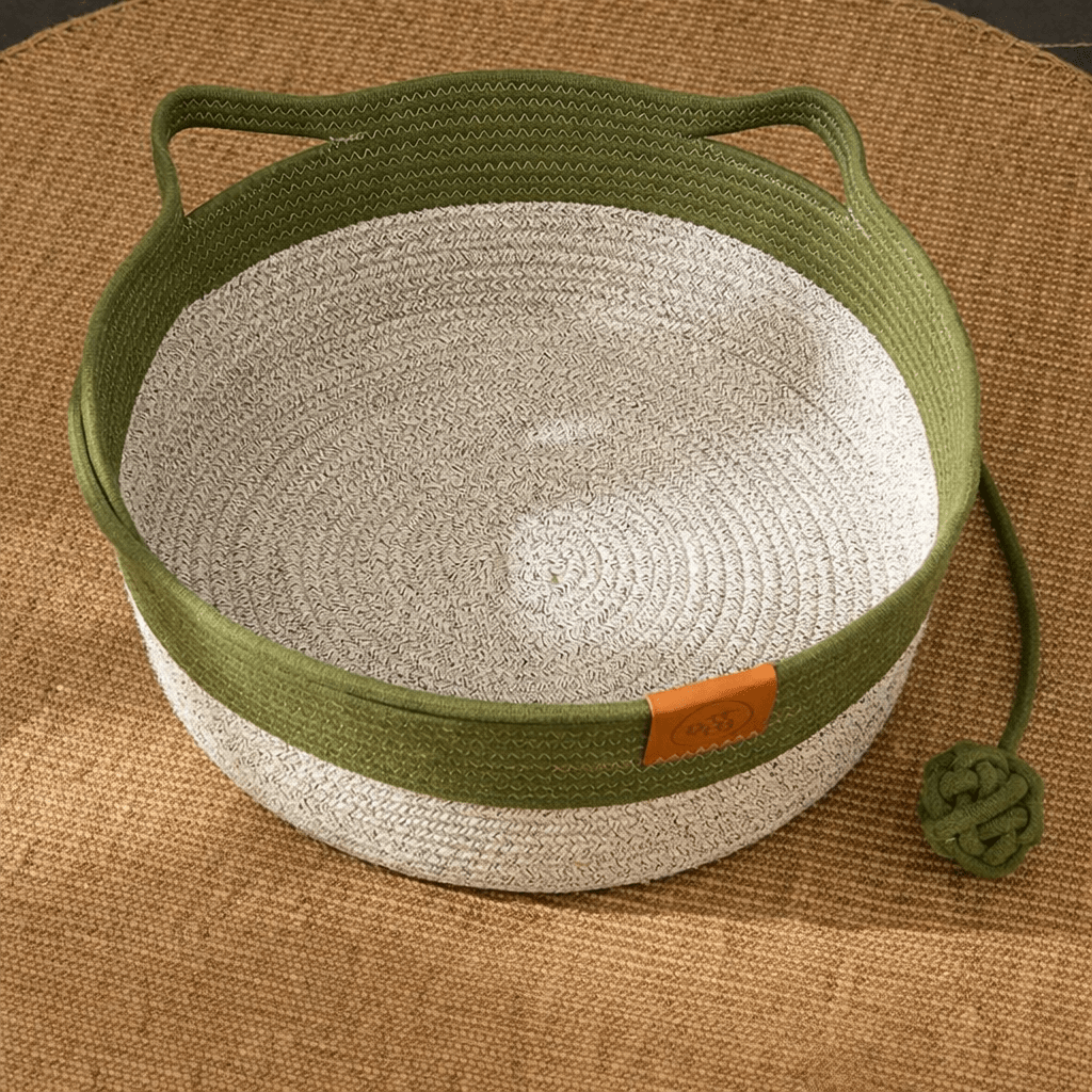 panier pour chat en rotin vert olive et écru