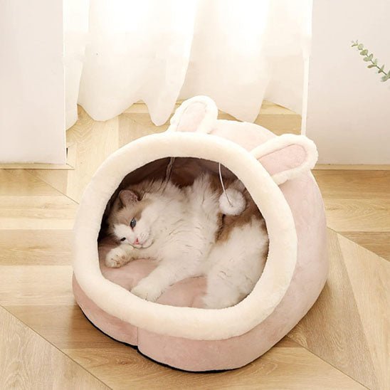 gros chat dort paisiblement dedans panier pour chat La Cachette Royale