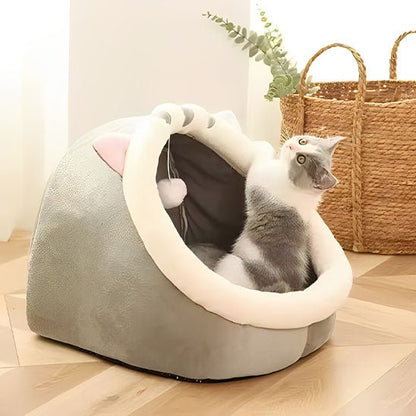 chaton gris blanc joue dedans panier pour chat La Cachette Royale